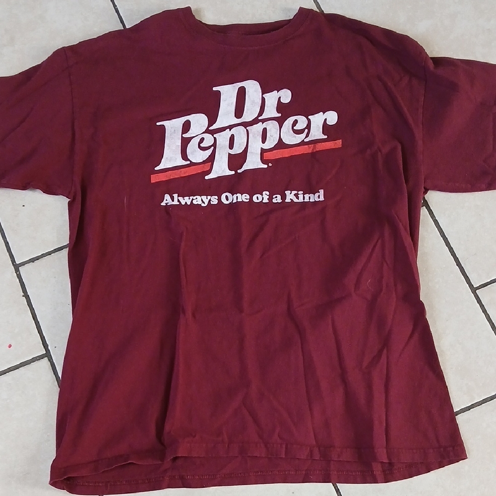 DR PEPPER Unisex Size L Maroon  Dr. Pepper Logo Novelty Crewneck Tshirt